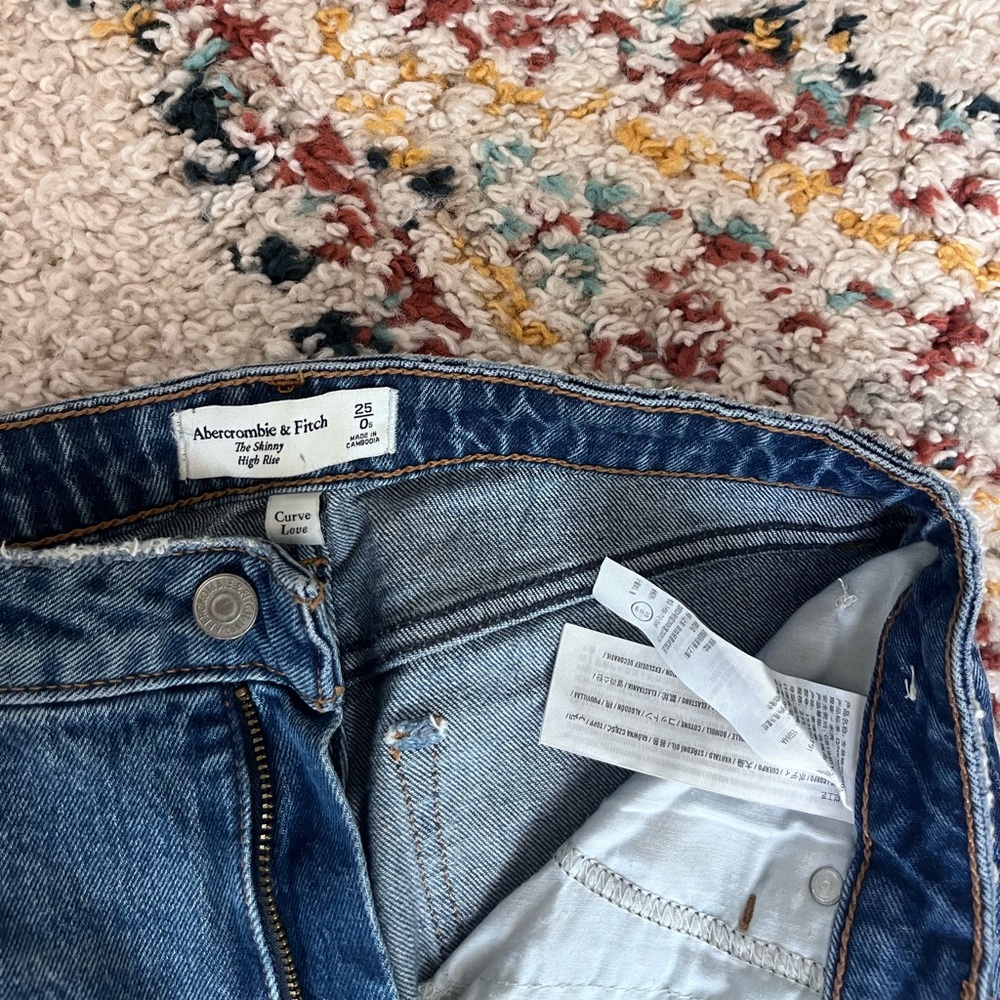 Abercrombie Curve Love- The Skinny High Rise size 0S/25